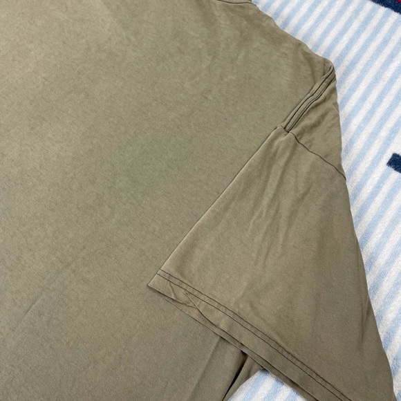 Vintage distressed Nike embroidered swoosh tan short sleeve tee shirt - Picture 16 of 16